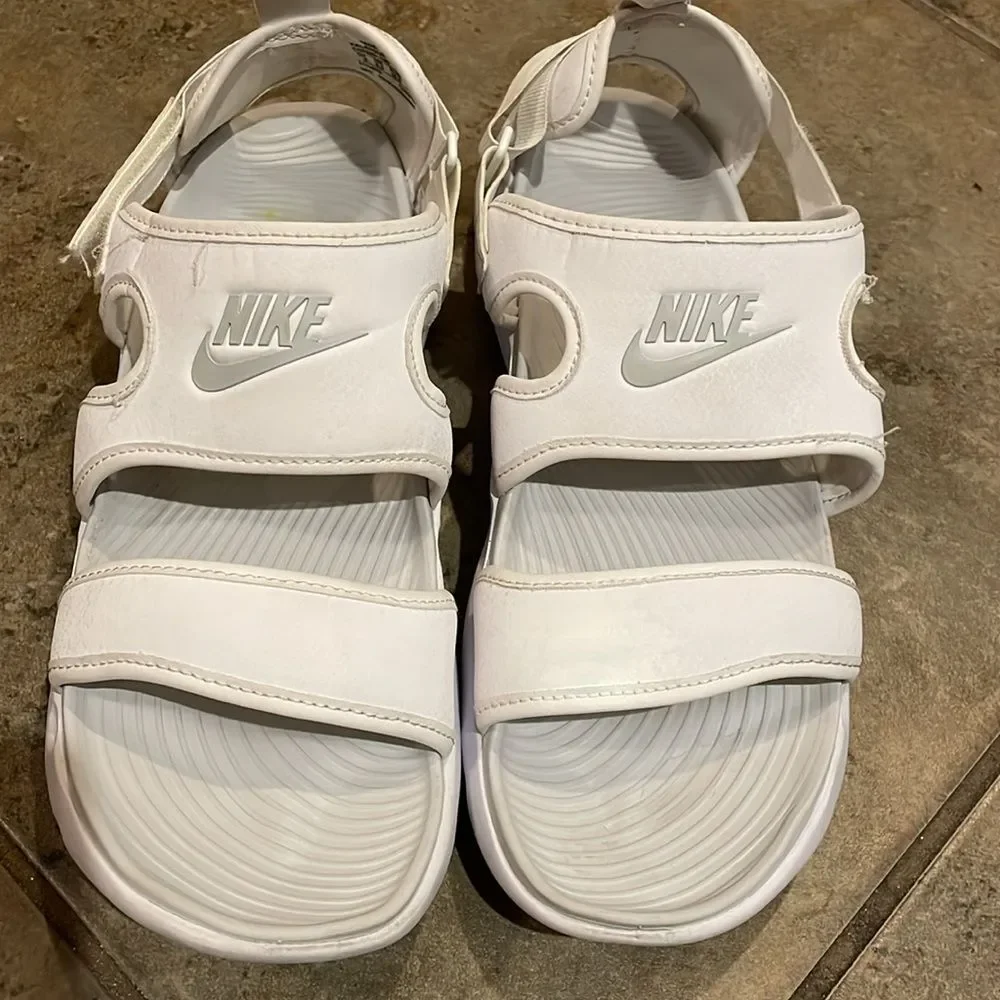 Nike Owaysis White Sandal Shoes Womens Size 9 CK9283-100 Lightweight Comfort